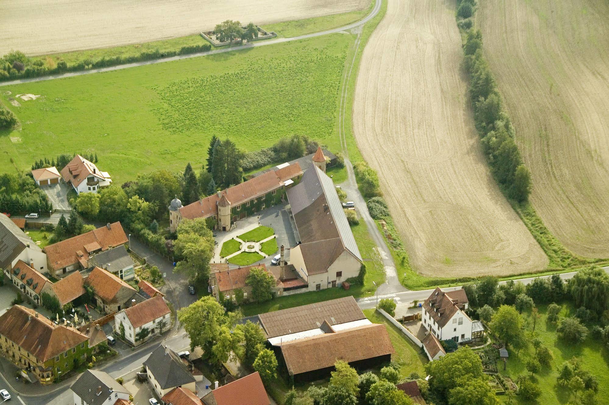 Worners Schloss Weingut & Wellness-Hotel Prichsenstadt Exterior photo