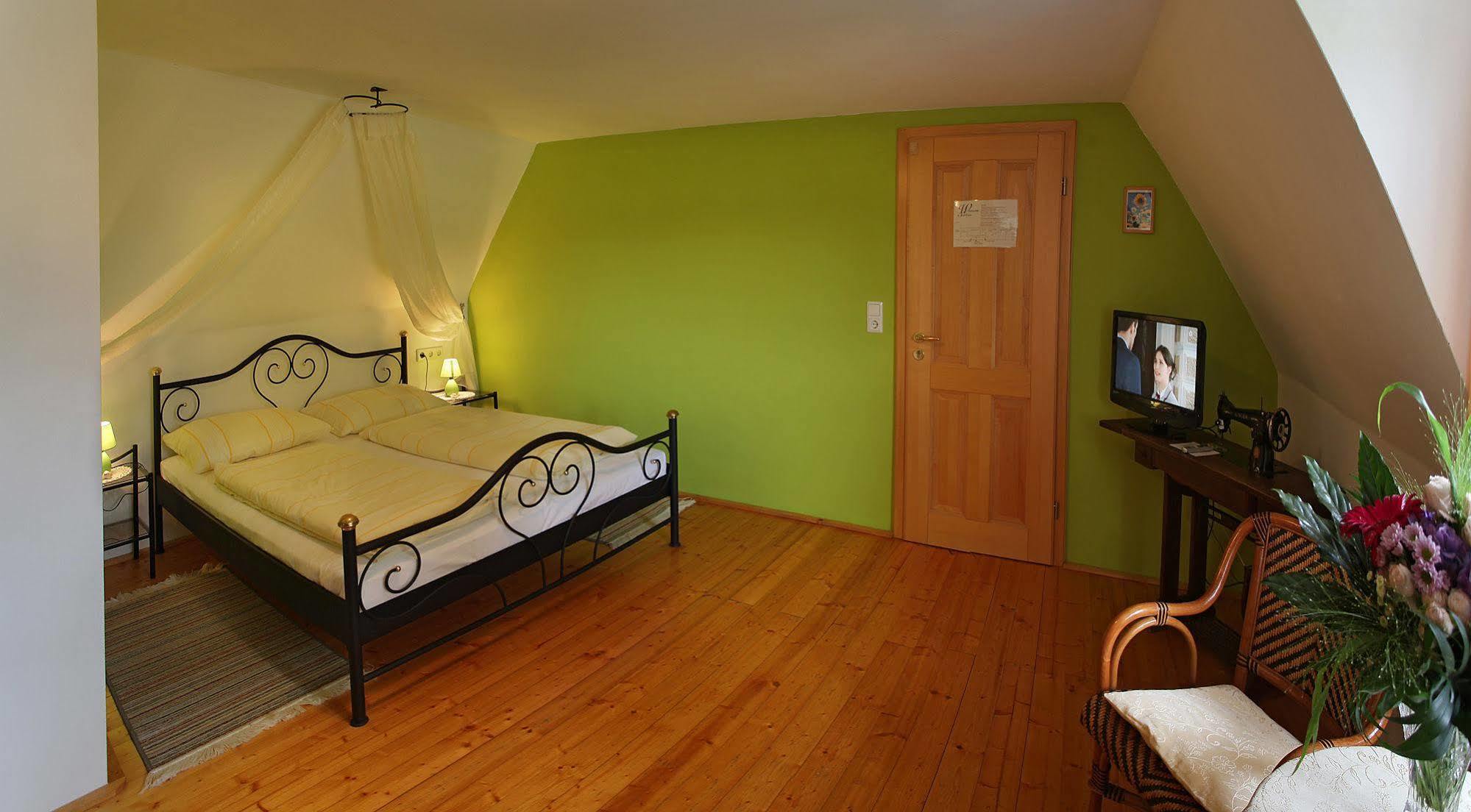 Worners Schloss Weingut & Wellness-Hotel Prichsenstadt Exterior photo