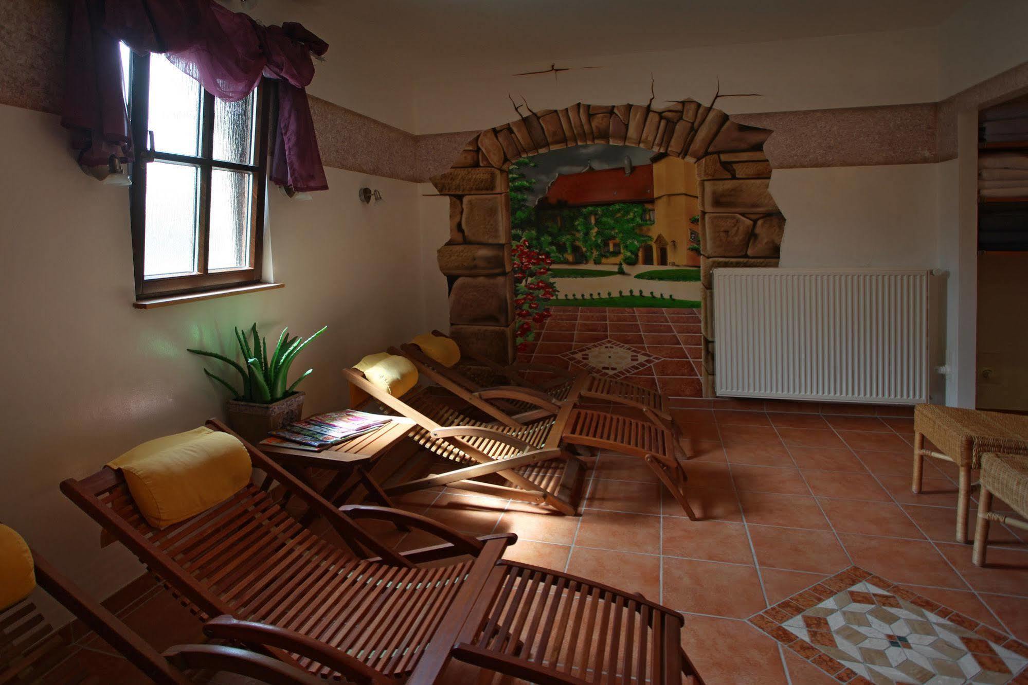 Worners Schloss Weingut & Wellness-Hotel Prichsenstadt Exterior photo